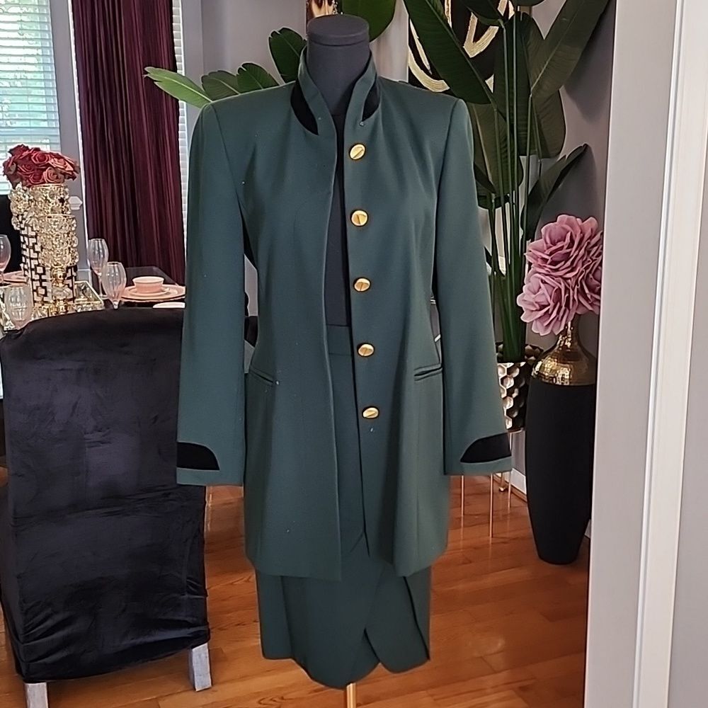 Escada suit  - Picture 6 of 8